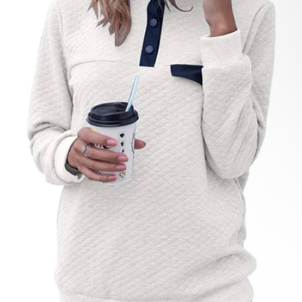 Elegant Cream Quilted Sweatshirt with Navy Details